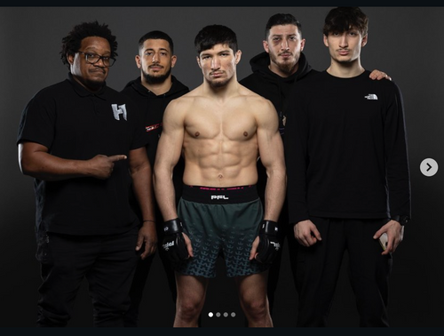 La réussite est souvent lié à un contexte favorable à la performance.Quoi de mieux qu’un entourage qui t’accompagne, te motive à aller vers l’avant. Que ce soit l’aspect compétence, financier ou relationnel. Tout ceci permet à l’athlète de se concentrer exclusivement à sa progression et son apprentissage de la discipline.Bien évidemment l’athlète est en grande partie responsable de ses victoires comme de ses défaites mais à haut niveau l’entourage est très souvent synonyme de réussite ou d’échec.Vous en pensez quoi ?